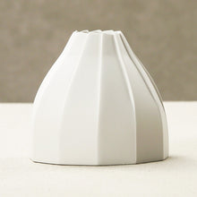 Load image into Gallery viewer, [LEE YOUNG AH] Graceful Vase No.1
